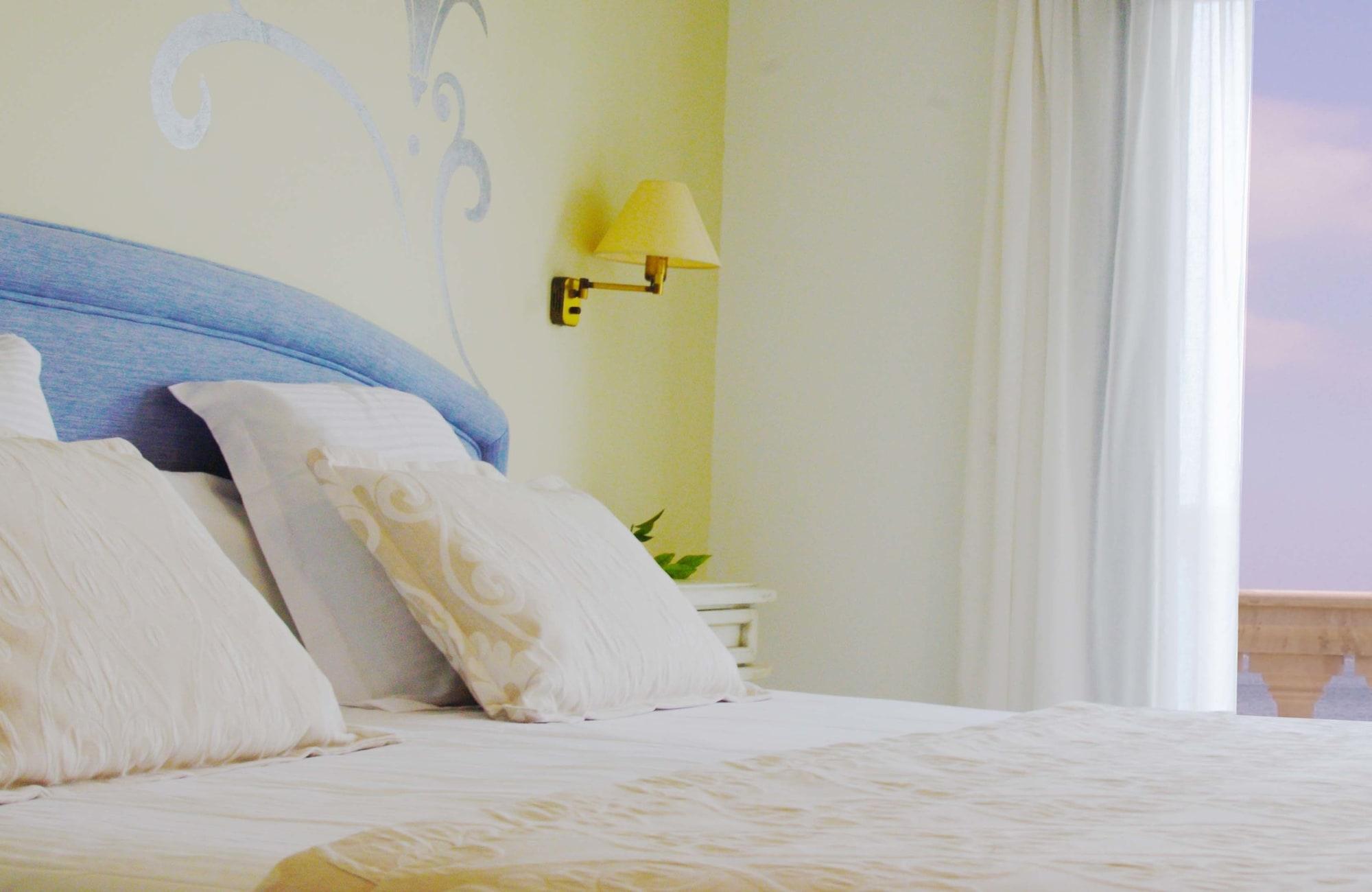 Apartments Galeon Suites Port de Pollença Extérieur photo